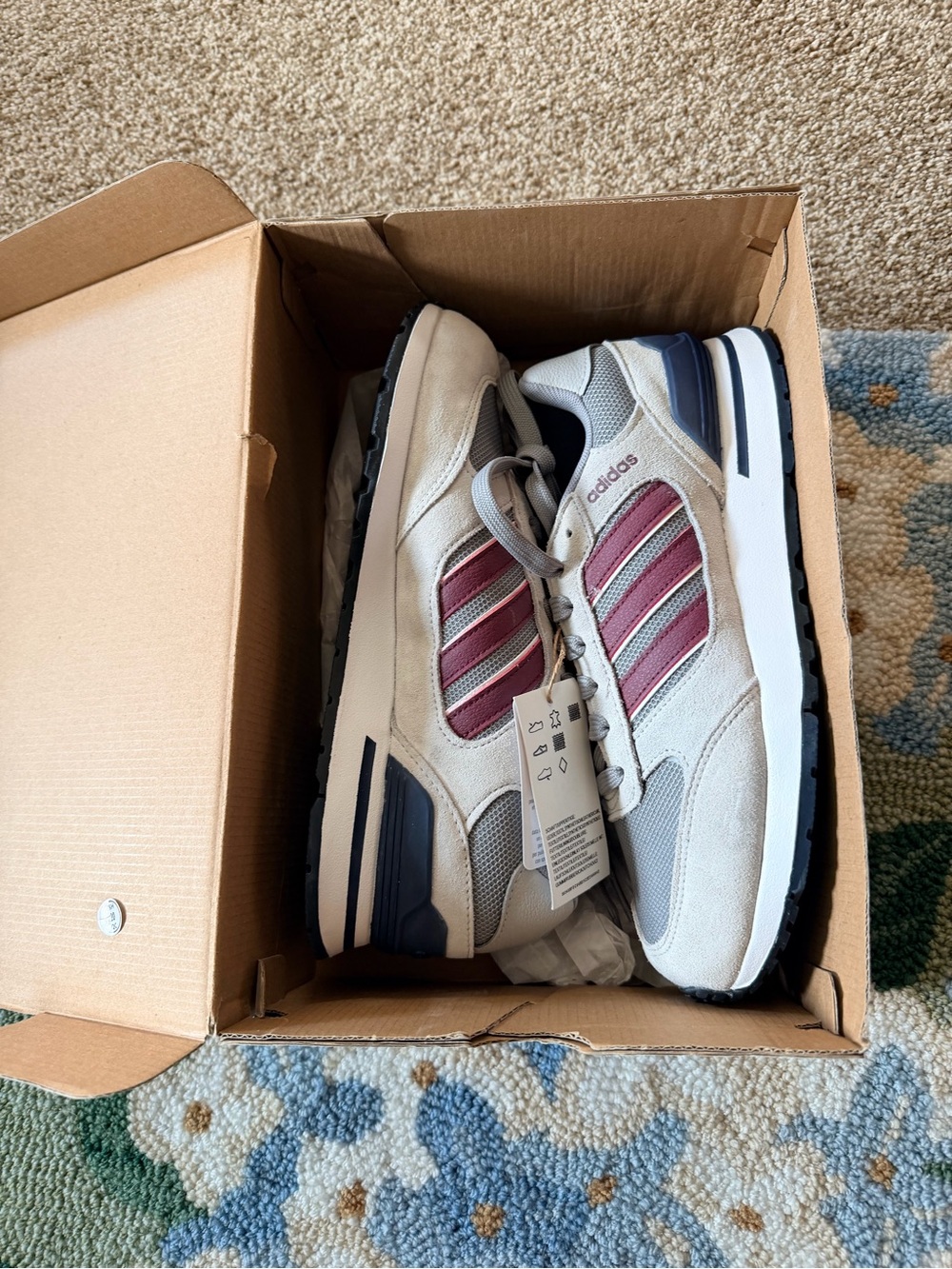 adidas run 80 Men’s Cream Sneakers with Burgundy Stripes and Navy Accents Y 7 W8